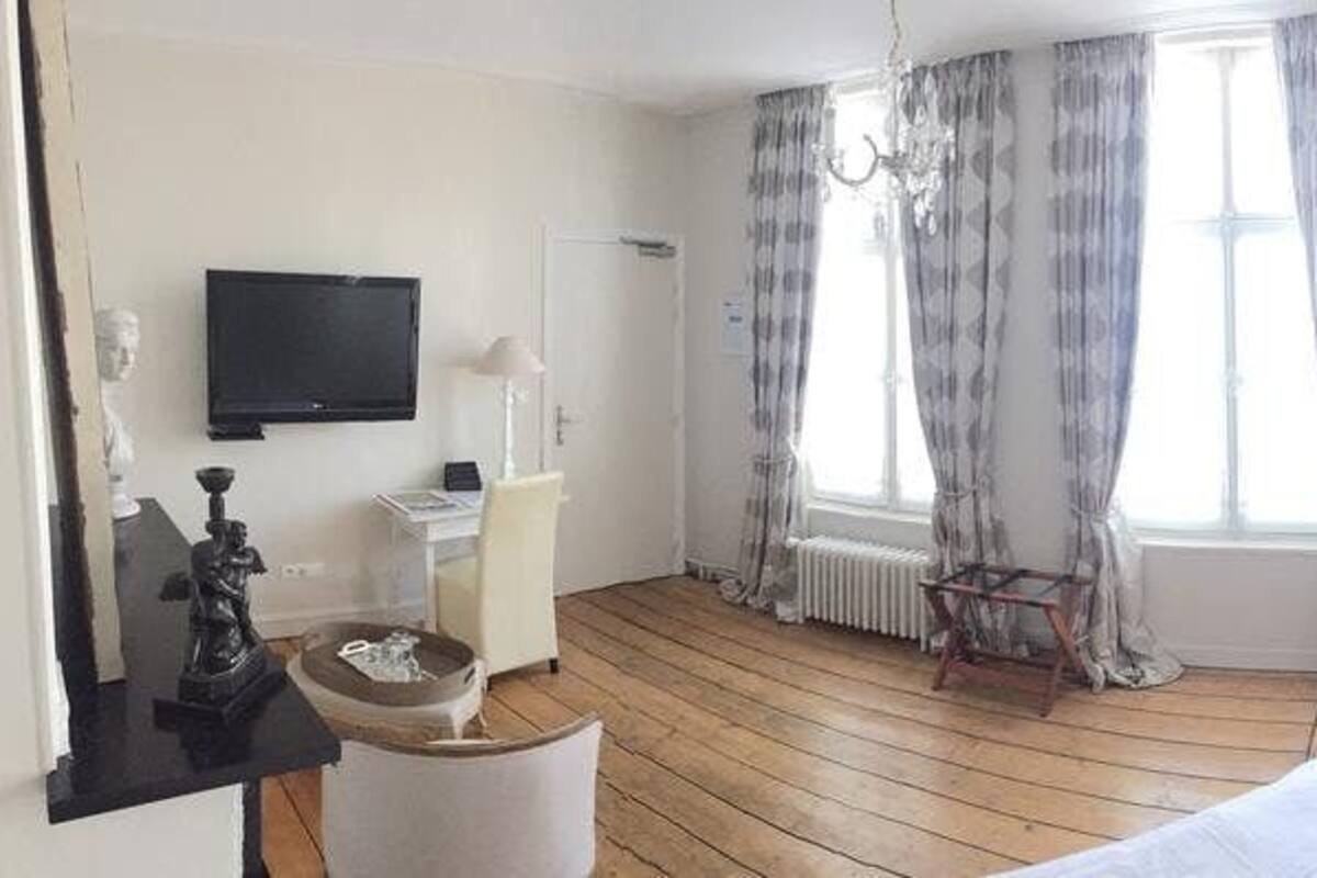 Double Room (La Beffroi) | Premium bedding, pillowtop beds, blackout drapes, soundproofing