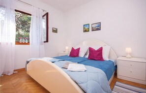 2 bedrooms, free WiFi, bed sheets