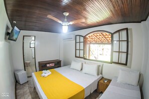 Triple Room | Minibar, free cribs/infant beds, free WiFi, bed sheets - Pousada Bugio (Angra dos Reis)