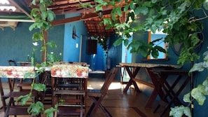 Outdoor dining - Pousada Bugio (Angra dos Reis)
