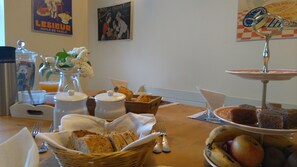 Free daily buffet breakfast  - L'Ancienne Boulangerie (Terranjou)