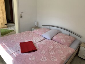 2 dormitorios, cuna de viaje, wifi y ropa de cama