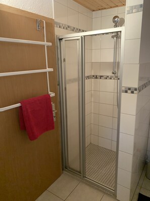 Shower, towels