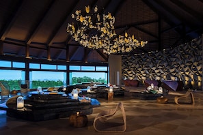 2 bars/lounges, 3 poolside bars, beach bar