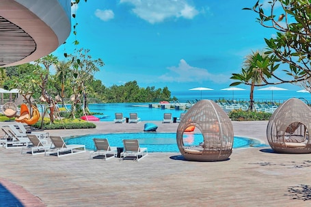 4 outdoor pools, open 6:00 AM to 9:00 PM, free cabanas, pool umbrellas