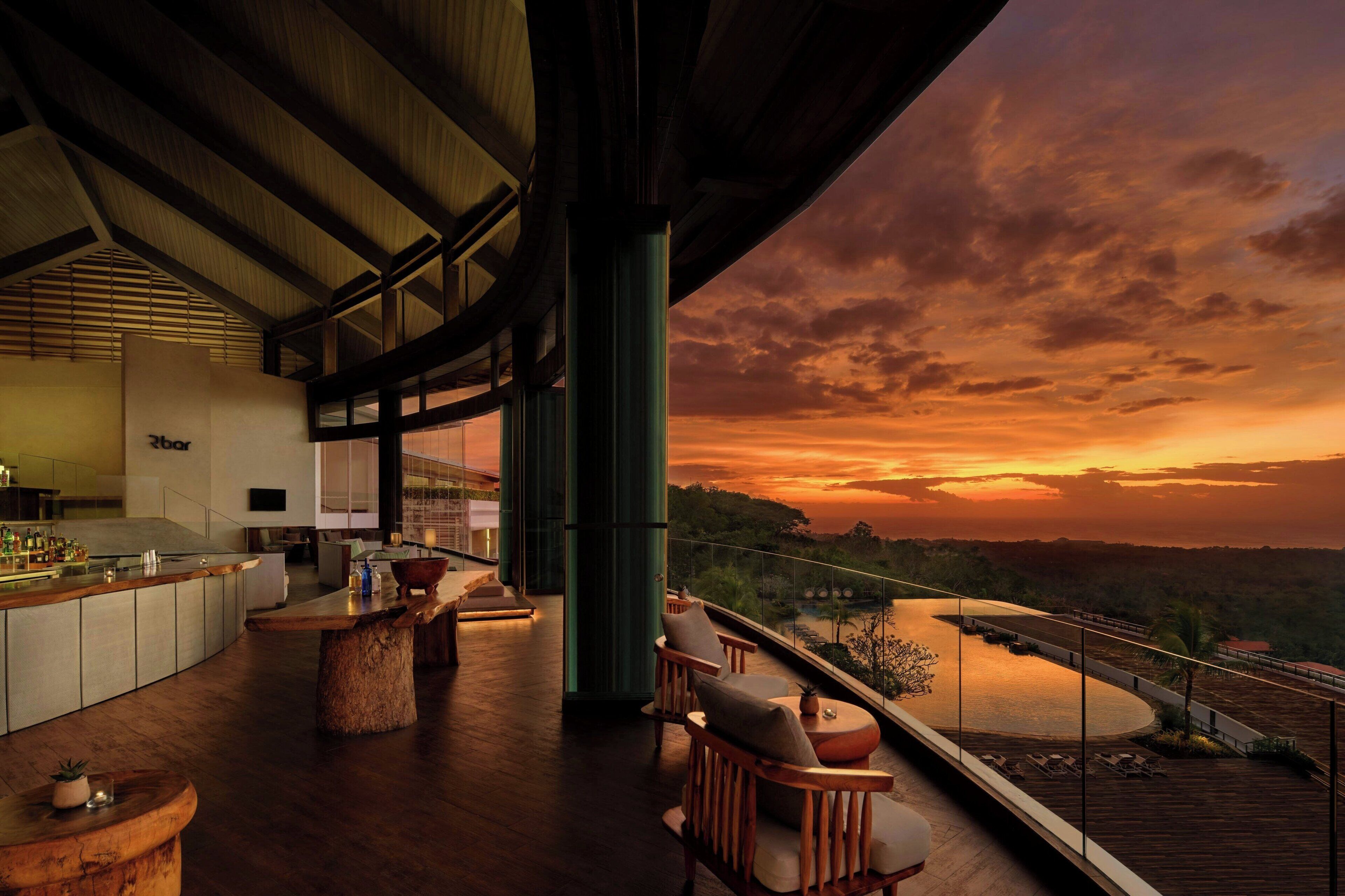 2 Bars/Lounges, 3 Poolbars, Strandbar