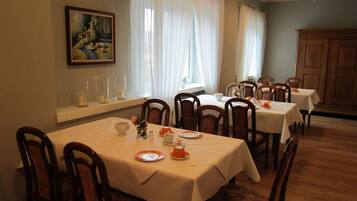 Daily buffet breakfast (EUR 9.50 per person)