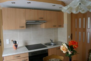 Kühlschrank, Ofen, Hochstuhl, Gefrierschrank