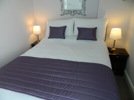 Cortinas blackout, tabla de planchar con plancha y wifi gratis 