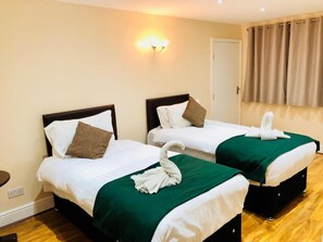 Bộ đồ giường cao cấp, trang trí khác biệt
