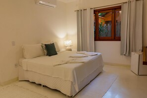 Minibar, blackout drapes, iron/ironing board, free WiFi - Pousada Erva Doce (Porto Seguro)