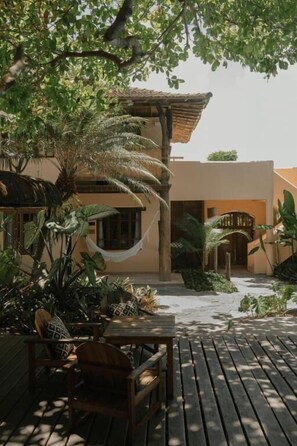 المنشأة من الخارج