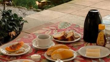 Desayuno bufé gratuito y diario