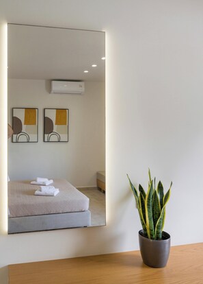 Triple Room (5) | In-room safe, soundproofing, iron/ironing board, free WiFi - Petritos Rooms and Studios (Kissamos)