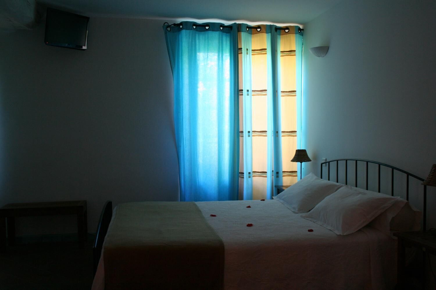 minibar, in-room safe, soundproofing, free wifi