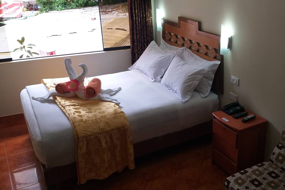 Chambre Double pour 1 personne, 1 grand lit 1 place
