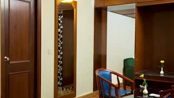 Business Double Room Single Use, Smoking, City View | Desk, rollaway beds, free WiFi
