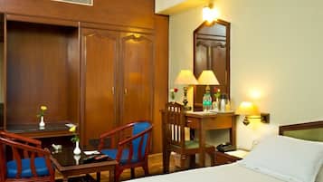 Business Double Room Single Use, Smoking, City View | Desk, rollaway beds, free WiFi
