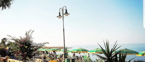 Private beach nearby, free beach cabanas, sun-loungers, beach umbrellas