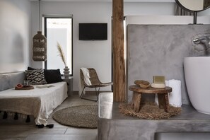 Habitación superior, alberca privada | Ropa de cama de alta calidad y caja de seguridad en la habitación 