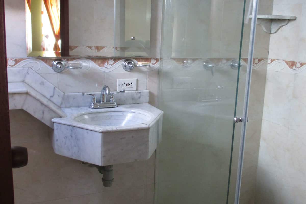 single room | bathroom | shower, towels