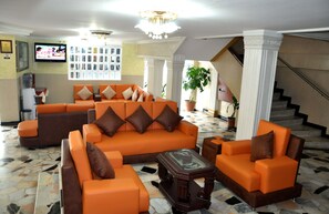 Coin salon dans le hall