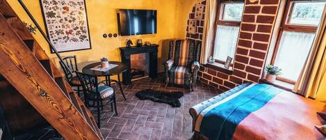 Quadruple Room, Fireplace