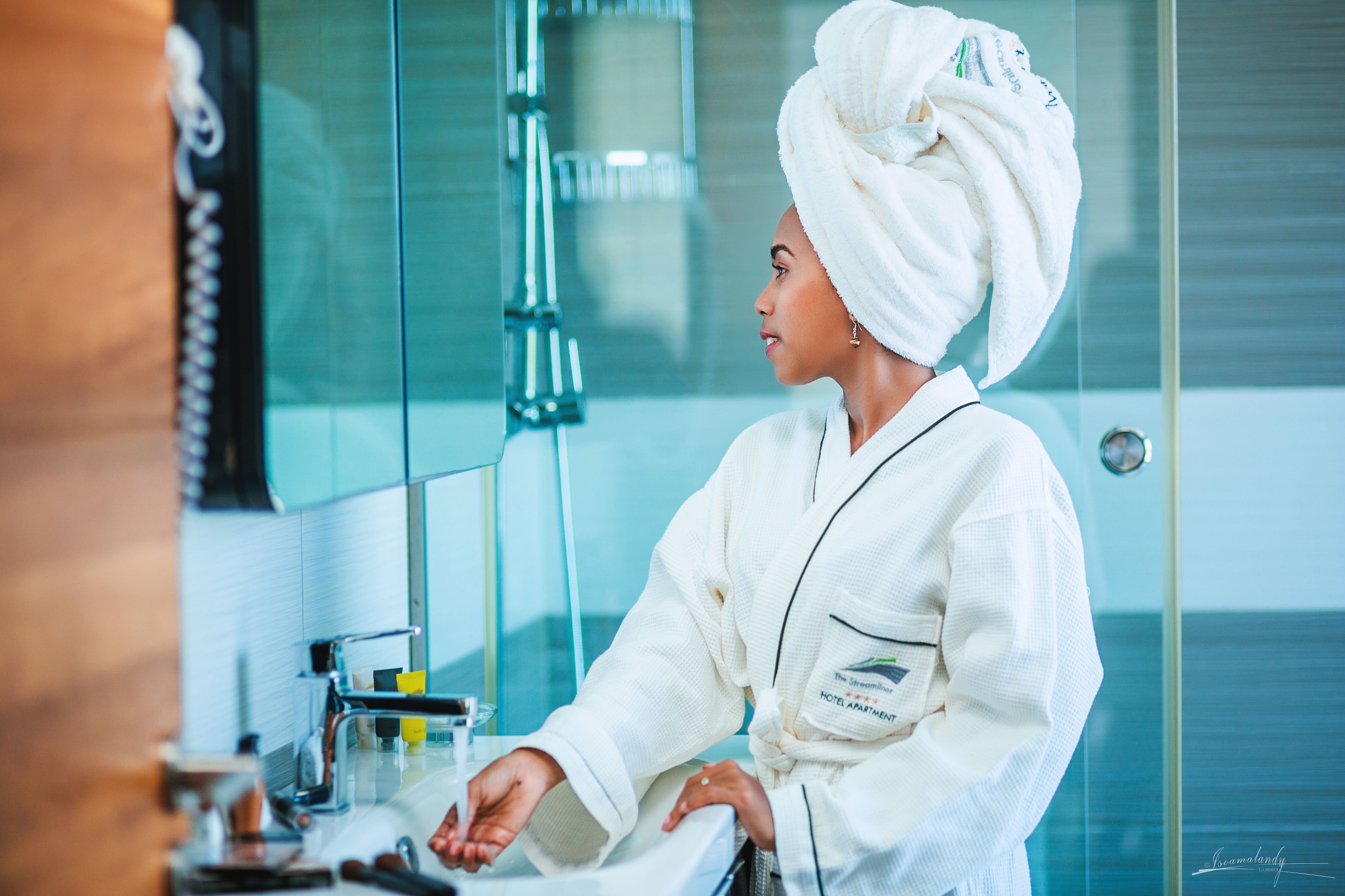 Suihku, ilmaiset hygieniatuotteet, kylpytakit, pyyhkeet