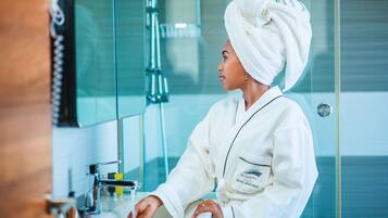 Shower, free toiletries, bathrobes, towels