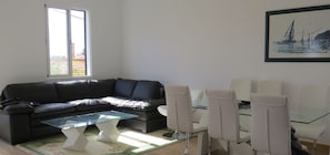 Flat-screen TV - Light Breeze (Funchal)