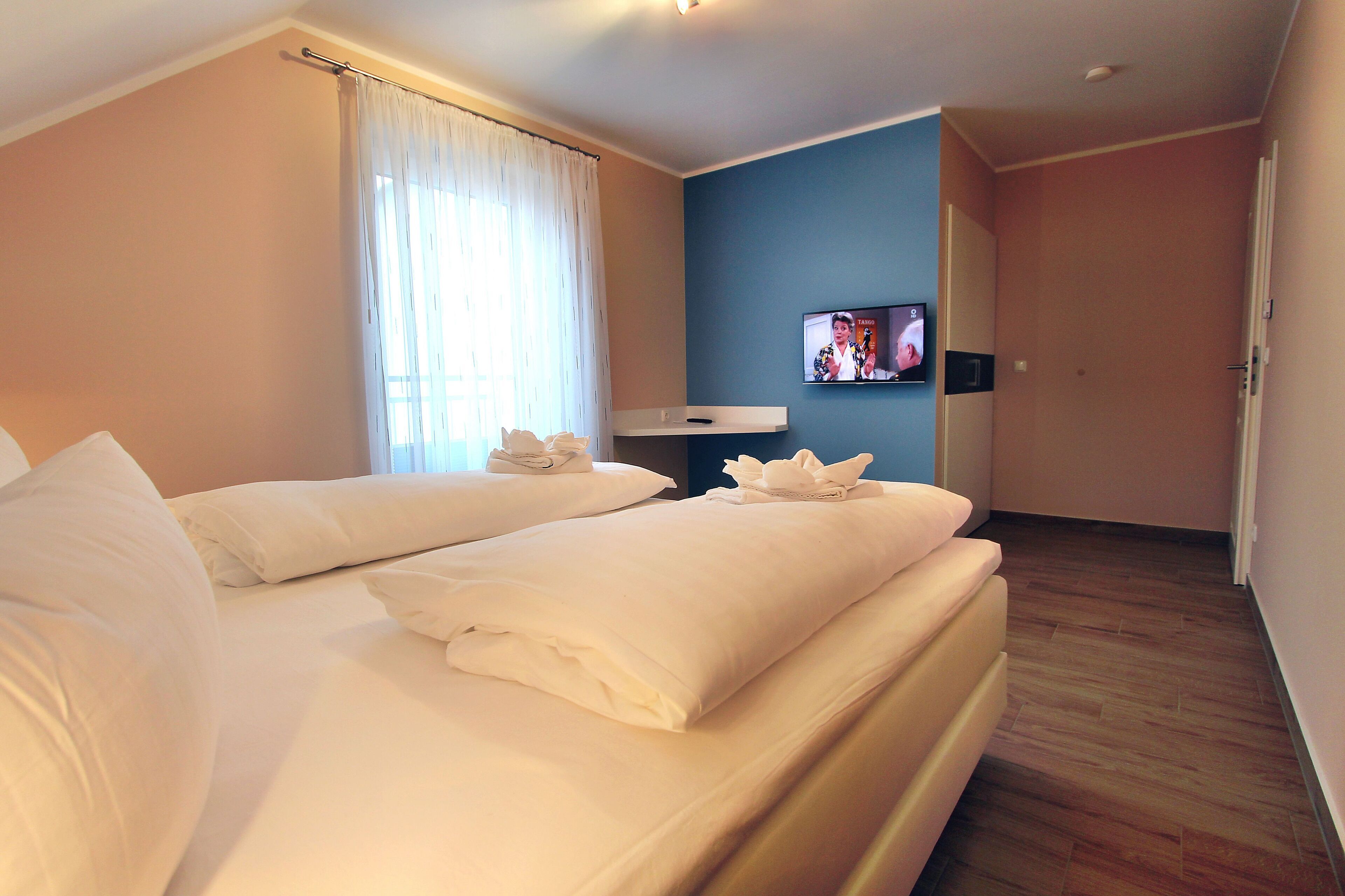 3 bedrooms, in-room safe, travel crib, WiFi