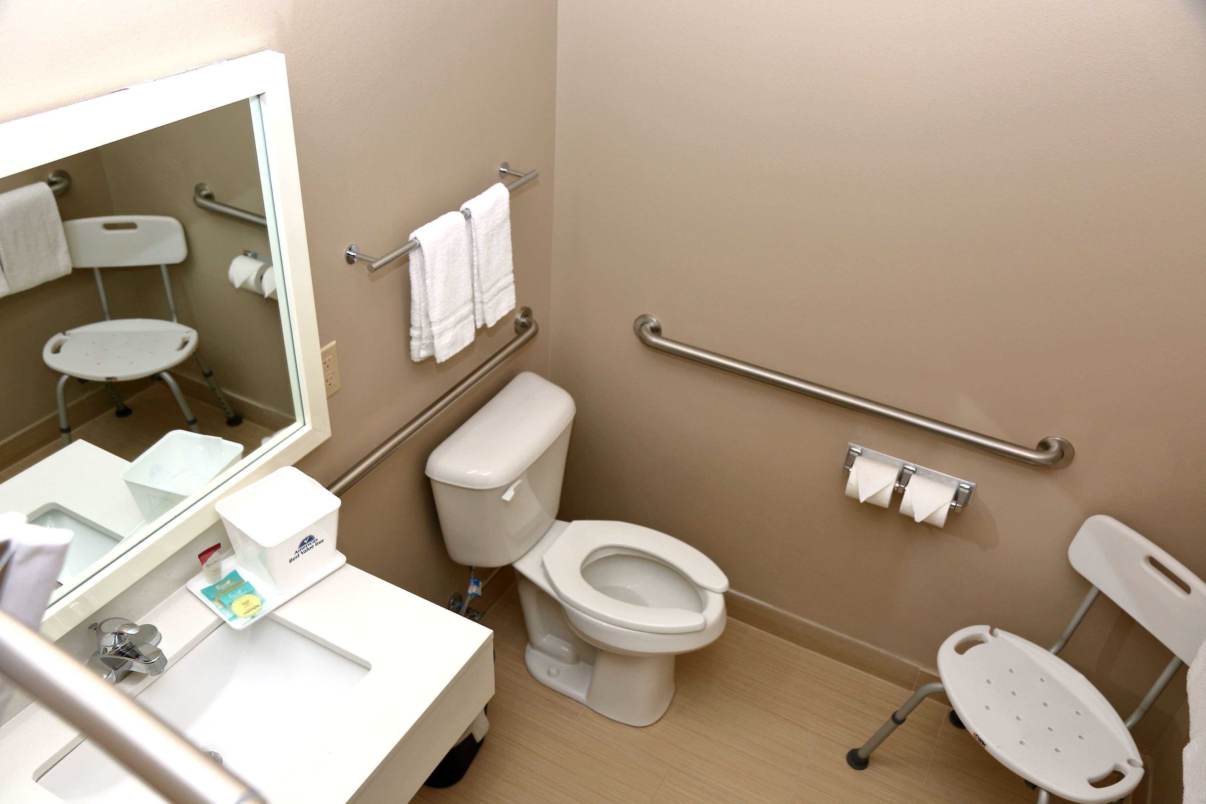 combined shower/bathtub, spring water bathtub, free toiletries