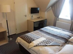 Basic Double Room | In-room safe, desk, rollaway beds, free WiFi