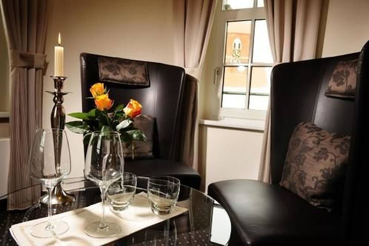 Economy Double Room | Living area | Flat-screen TV