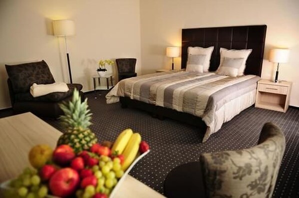 Basic Double Room | In-room safe, desk, rollaway beds, free WiFi