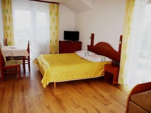 Iron/ironing board, free WiFi, bed sheets