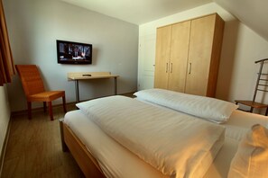 2 Schlafzimmer, Zimmersafe, Schreibtisch, Reisekinderbett