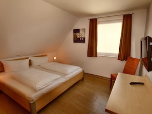 2 Schlafzimmer, Zimmersafe, Schreibtisch, Reisekinderbett