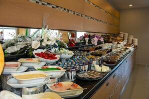 供应早餐、午餐和晚餐,土耳其菜