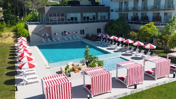 3 indoor pools, outdoor pool