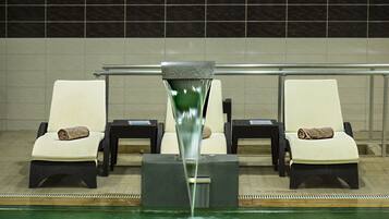 3 hồ bơi trong nhà, hồ bơi ngoài trời