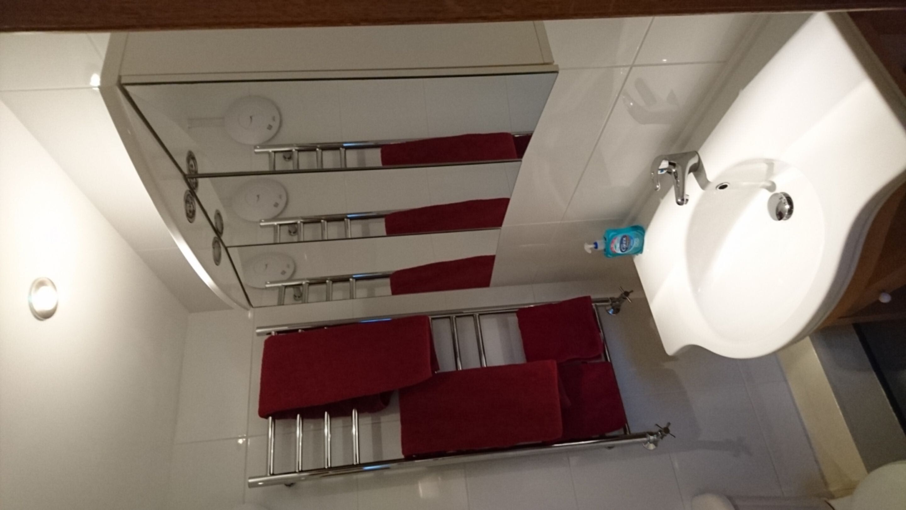 Wastafel kamar mandi