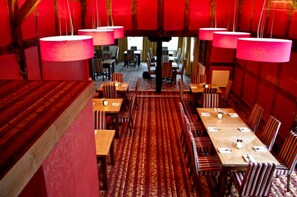 Free daily cooked-to-order breakfast - The Corners Inn (Leominster)