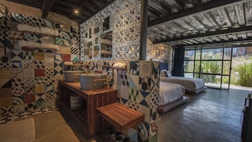 Junior Double Room | Bathroom | Shower, free toiletries, hair dryer, towels