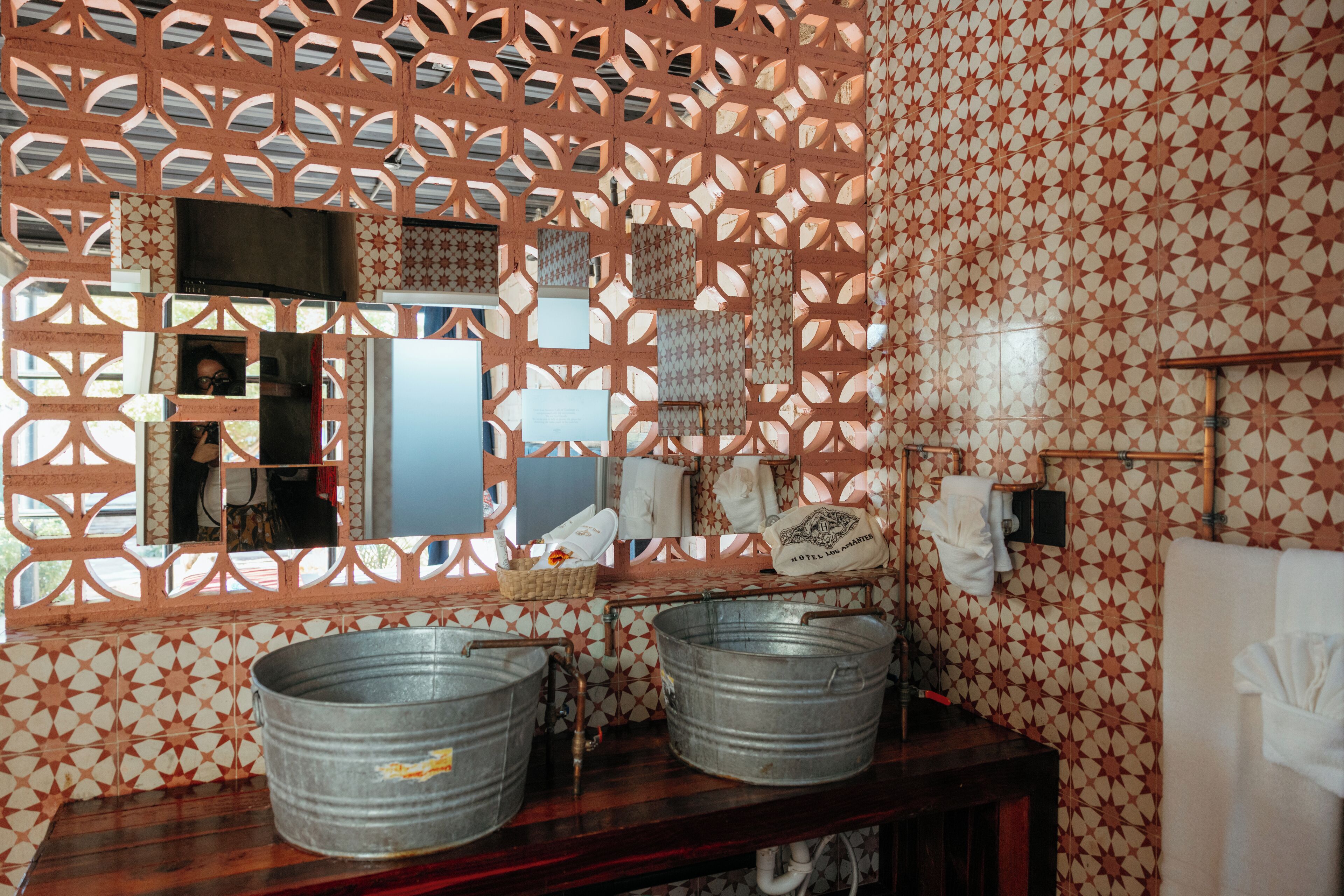 deluxe room | bathroom | shower, free toiletries, hair dryer, towels