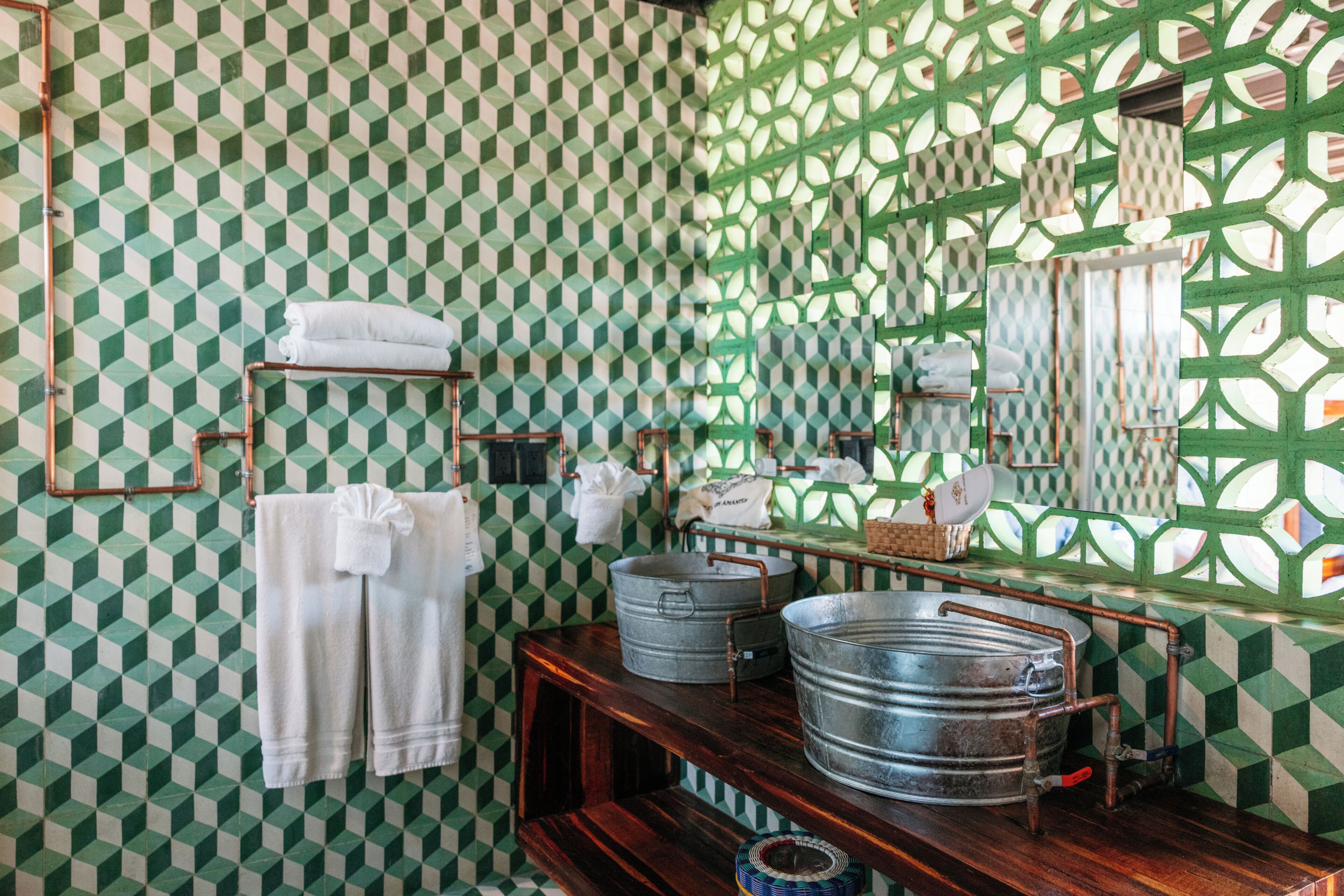 deluxe double room | bathroom | shower, free toiletries, hair dryer, towels