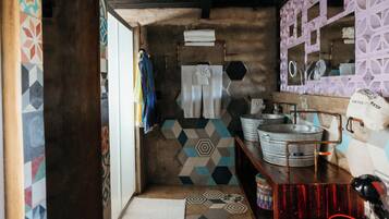 Habitación junior doble | Ropa de cama de alta calidad y edredones de plumas