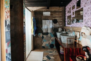 Habitación junior doble | Ropa de cama de alta calidad y edredones de plumas