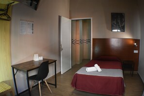 Habitación individual | Escritorio y espacio para trabajar con un portátil