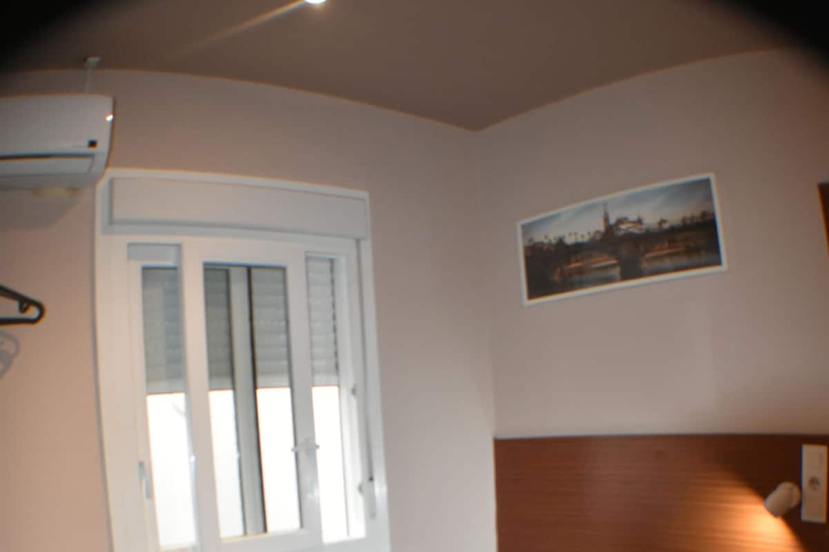 Desk, laptop workspace, iron/ironing board, free WiFi